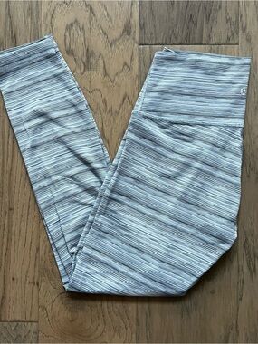 Lululemon White & Gray High Times Leggings Sz 6